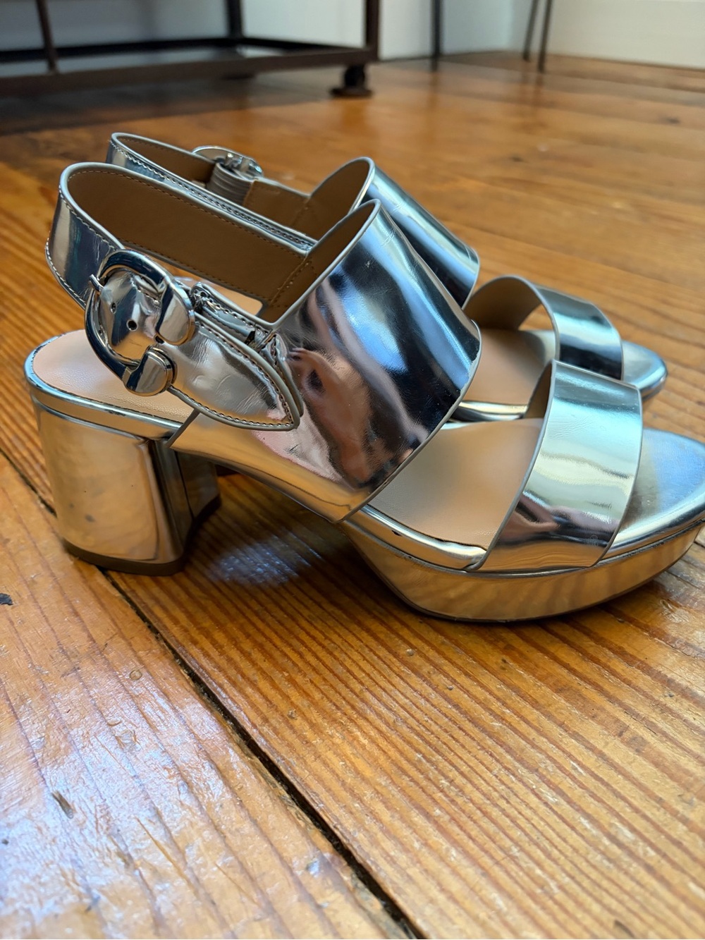 Aerosoles Camera shoe Silver size 7